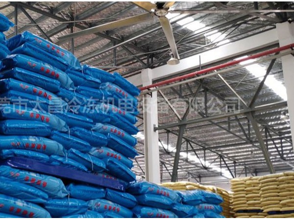高大空間通風(fēng)降溫一定要用工業(yè)大風(fēng)扇,用了才知道效果這么好！